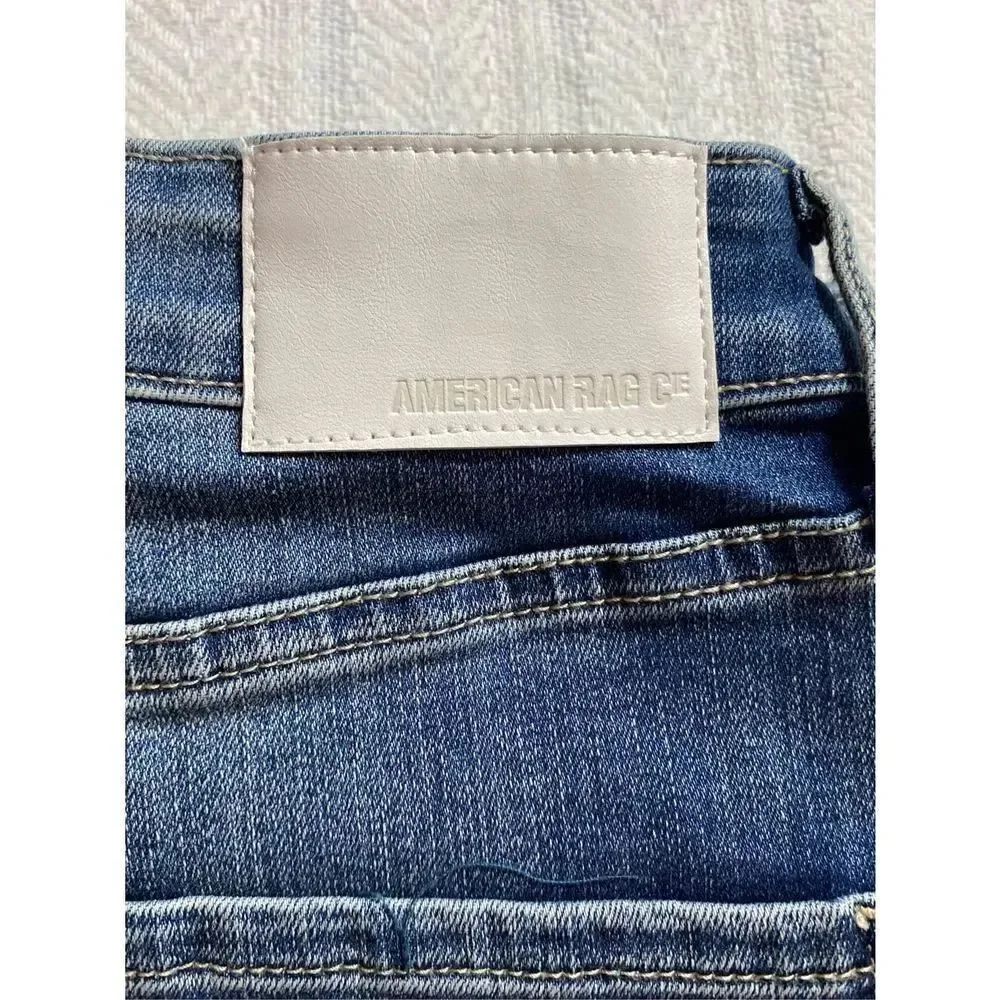 AMERICAN RAG CIE JUNIOR SIZE 13/31 ULTRA SOFT JEAN SHORTS